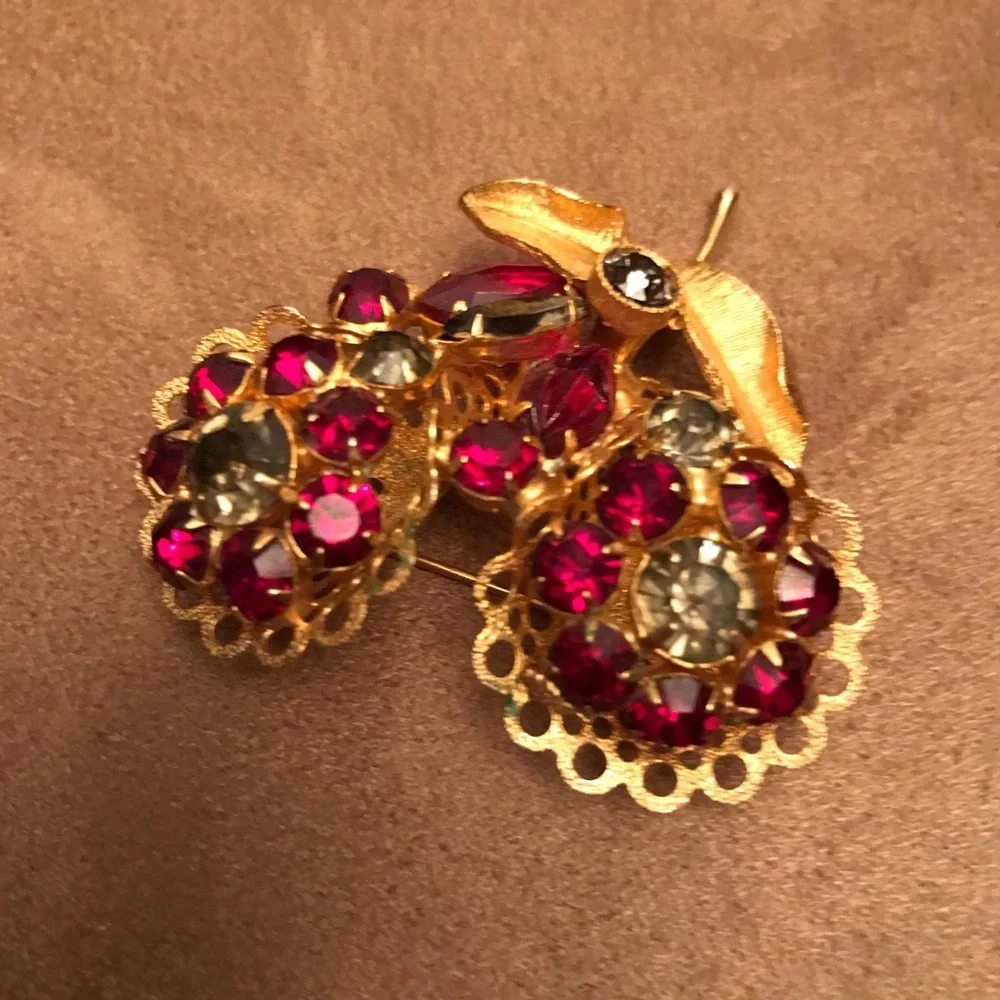 Vintage brooch red and green rhinestones - Picture 1 of 8